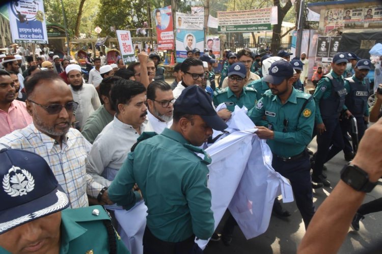 পুলিশি বাধায় ১২ দলীয় জোটের বিক্ষোভ মিছিল পণ্ড