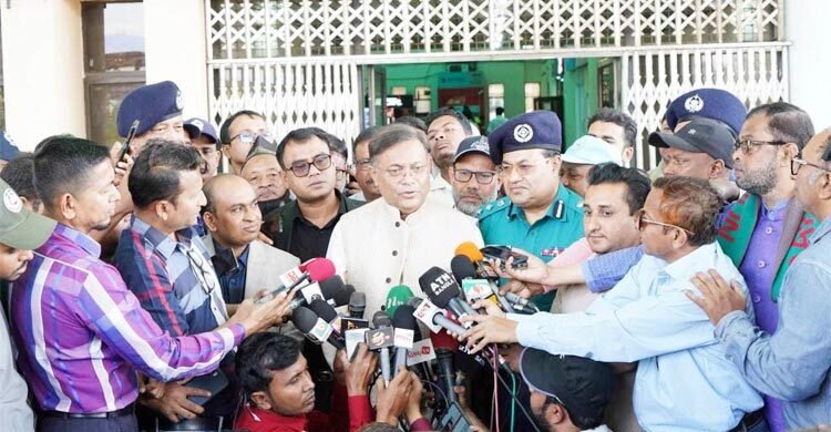 রাষ্ট্রদূতদের নিয়ে ট্রেনে চড়ে কক্সবাজারের পথে পররাষ্ট্রমন্ত্রী