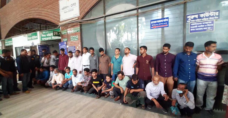 ঢাকার ৪ হাসপাতাল থেকে ৪১ দালালকে ধরলো র্যাব