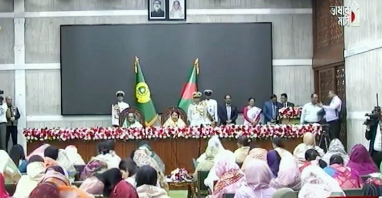 শপথ নিলেন আওয়ামী লীগের সংরক্ষিত আসনের সংসদ সদস্যরা