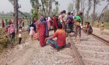 মিতালী এক্সপ্রেসের ইঞ্জিনের ধাক্কায় প্রাণ গেল দুইজনের