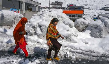 পাকিস্তানে আকস্মিক তুষারপাত ও বৃষ্টিতে অন্তত ৩৫ জনের প্রাণহানি