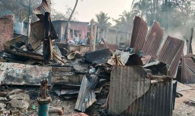 কর্ণফুলীতে পুড়ে ছাই ১৮ পরিবারের বসতঘর