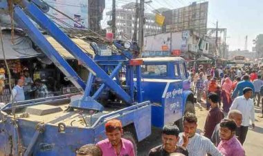  পুলিশের রেকার গাড়ির চাপায় প্রাণ গেলো রিকশাচালকের   