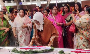  টুঙ্গিপাড়ায় বঙ্গবন্ধুর সমাধিতে অর্থ প্রতিমন্ত্রীর শ্রদ্ধা