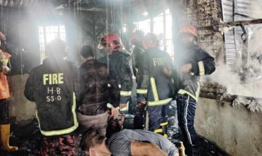 চকবাজারের জুতার কারখানার আগুন নিয়ন্ত্রণে