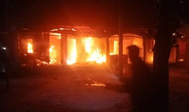 দিনাজপুরে আগুনে পুড়ে ছাই আশ্রয়ণ প্রকল্পের ১০টি ঘর