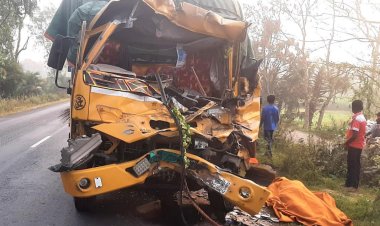 নাটোরে দাঁড়িয়ে থাকা ট্রাকের পেছনে আরেক ট্রাকের ধাক্কা, নিহত ১