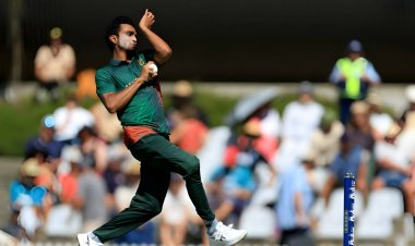 তানজিম সাকিব: মাঠে ত্রাতা, ফেসবুকে নিন্দা