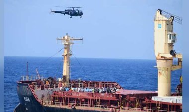  জলদস্যুদের হাত থেকে জাহাজ মুক্ত করলো ভারতীয় নেভি, ১৭ ক্রু উদ্ধার