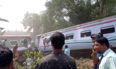 কুমিল্লায় বিজয় এক্সপ্রেসের ৯ বগি লাইনচ্যুত