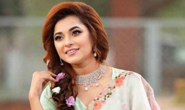 কন্যা সন্তানের মা হলেন গায়িকা লিজা