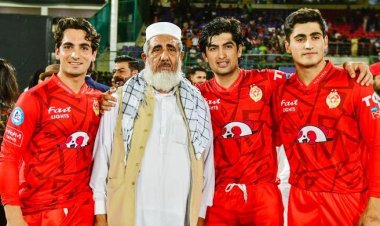  শিরোপা জয়ের পর বাবার সঙ্গে পাকিস্তান ক্রিকেটের তিন ‘শাহ’