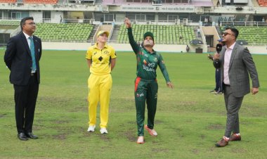 বাংলাদেশের বিপক্ষে টস হেরে ব্যাট করছে অস্ট্রেলিয়া