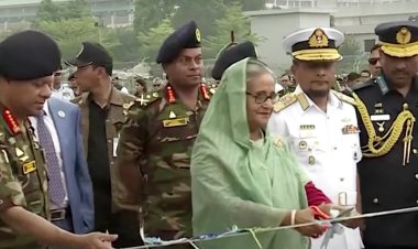 সমরাস্ত্র প্রদর্শনী-২০২৪ পরিদর্শন করছেন প্রধানমন্ত্রী