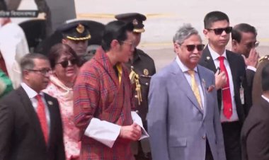 রানিকে নিয়ে ঢাকায় ভুটানের রাজা জিগমে খেসার