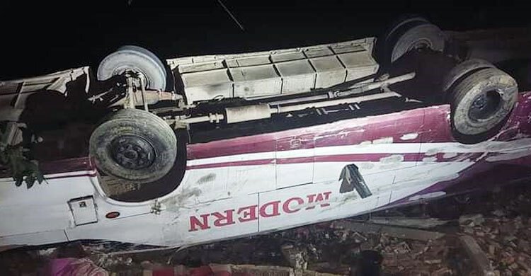 বরযাত্রীবাহী বাস নিয়ন্ত্রণ হারিয়ে খাদে, কিশোর নিহত