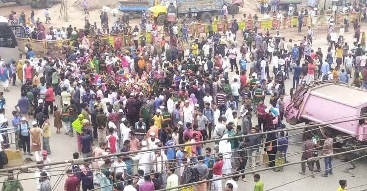 সড়ক অবরোধ, ৩ ঘণ্টা ঢাকায় ঢুকতে পারেনি কোনো যানবাহন