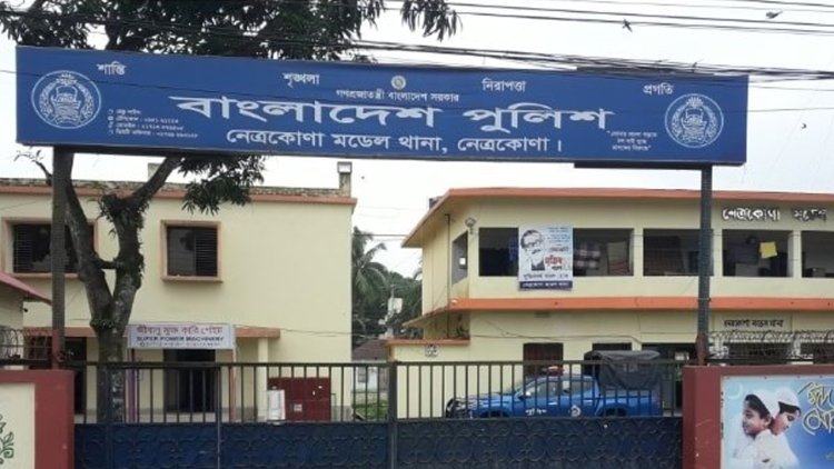 টাকা না দেওয়ায় শ্বশুরবাড়িতে স্ত্রীকে কুপিয়ে হত্যা