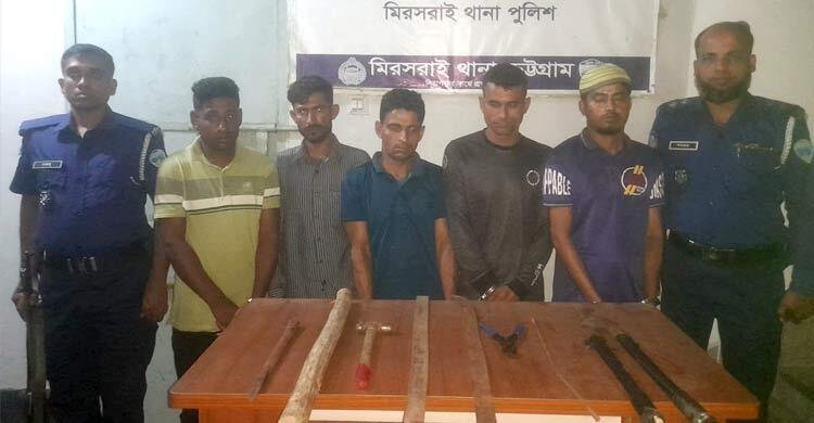 ঢাকা-চট্টগ্রাম মহাসড়কে ডাকাতির প্রস্তুতিকালে গ্রেফতার ৫