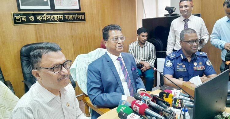 ঈদের ছুটির আগেই পোশাক শ্রমিকদের বেতন-বোনাস পরিশোধ: প্রতিমন্ত্রী