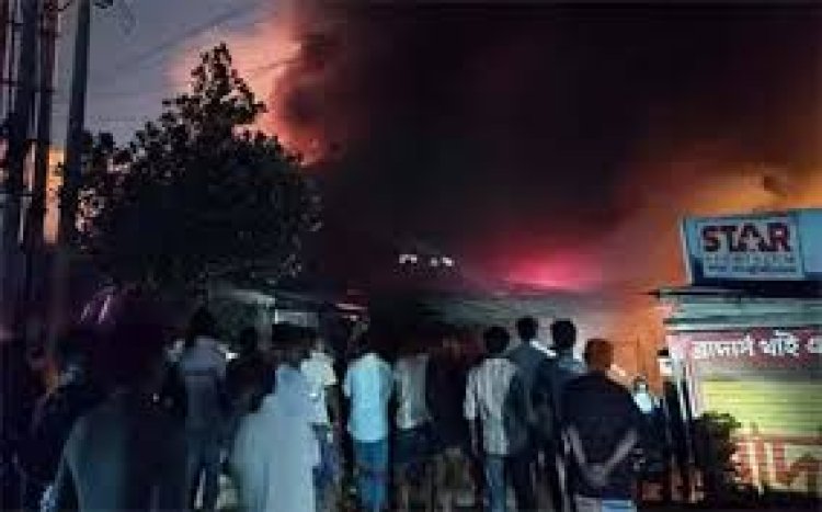 গাউছিয়া বাজারে আগুনে পুড়লো ২০০ দোকান
