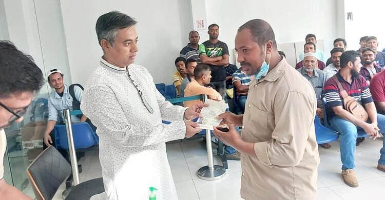 মালয়েশিয়ায় সরাসরি পাসপোর্ট পেলেন দেড় হাজার বাংলাদেশি