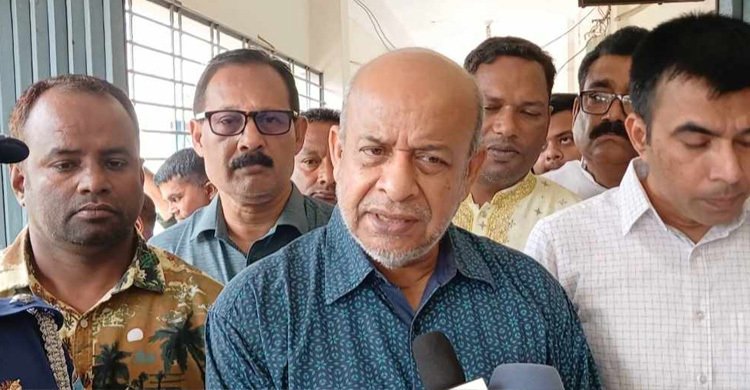 কালোবাজারি বন্ধে প্রতিদিন টিকিট কেনার তালিকা নেওয়া হচ্ছে: রেলমন্ত্রী