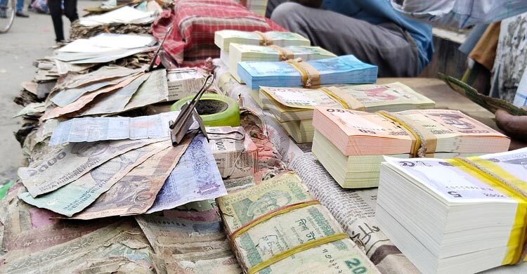 টাকার হাটেও বেড়েছে টাকার দাম
