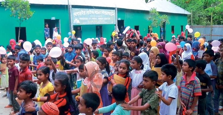 প্রত্যন্ত গ্রামে শিক্ষার আলো ছড়াচ্ছে এক ঘণ্টার স্কুল