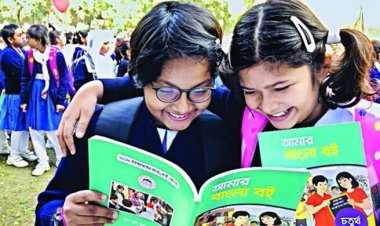 প্রাথমিকের বই ছাপতে মরিয়া অধিদপ্তর, ছাড়তে নারাজ এনসিটিবি