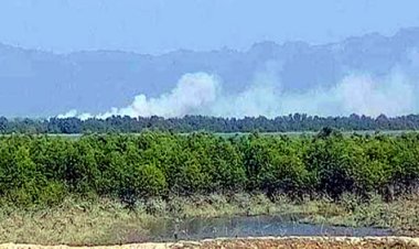 মিয়ানমারে সংঘাত: নাফ নদীর ওপারে বিকট শব্দের পর ধোঁয়া