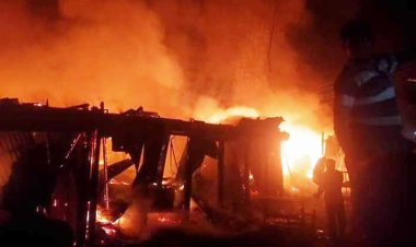 চৌমুহনীতে আগুনে অর্ধশতাধিক দোকান পুড়ে ছাই