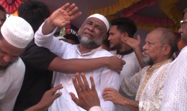 আ.লীগ নেতা কেঁদে কেঁদে বললেন ‘আমাকে মায়া করে ভোটটা দিন’