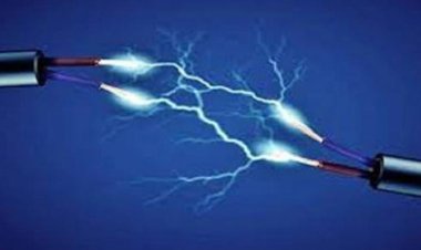  গরমে ফ্যান ঠিক করতে গিয়ে প্রাণ গেলো বিদ্যুৎস্পৃষ্টে