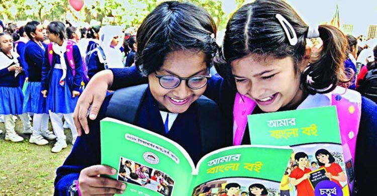 প্রাথমিকের বই ছাপতে মরিয়া অধিদপ্তর, ছাড়তে নারাজ এনসিটিবি