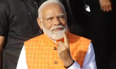  লোকসভা নির্বাচনে ভোট দিলেন মোদী