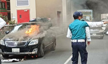  কারওয়ান বাজারে হঠাৎ প্রাইভেটকারে আগুন