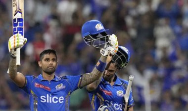  সূর্যের অসাধারণ সেঞ্চুরি, হায়দরাবাদকে হারিয়ে টিকে রইলো মুম্বাই