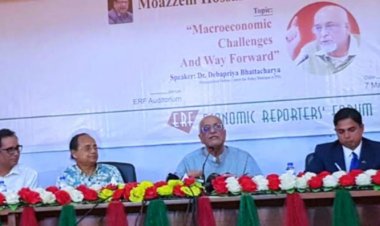 বাংলাদেশ ব্যাংকে সাংবাদিক প্রবেশ বন্ধকে ‘ডাল মে কুচ কালা’ বললেন ড. দেবপ্রিয়