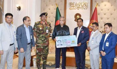 বীর মুক্তিযোদ্ধা’ খচিত স্মার্ট এনআইডি পেলেন রাষ্ট্রপতি