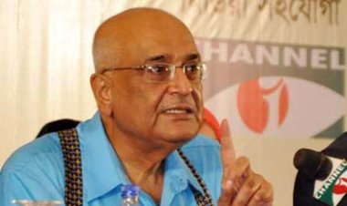 দেশে সরকারের চেয়ে শক্তিশালী গোষ্ঠীর জন্ম হয়েছে: দেবপ্রিয় ভট্টাচার্য