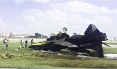 সিঙ্গাপুরে যুদ্ধবিমান বিধ্বস্ত