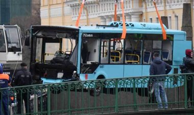  রাশিয়ায় যাত্রীবাহী বাস নদীতে পড়ে নিহত ৭