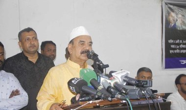 সরকার পরিবর্তন হলে চোখের জল ফেলার মানুষ খুঁজে পাওয়া যাবে না: গয়েশ্বর