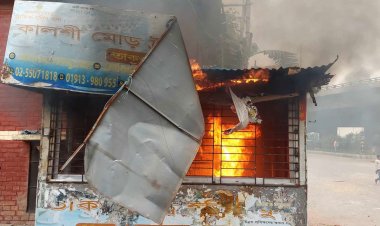 কালশীতে পুলিশ বক্সে আগুন দিয়েছে অটোরিকশা চালকরা