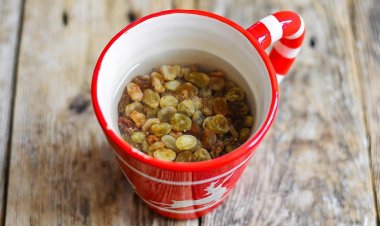 খালি পেটে কিশমিশ ভেজানো পানি খেলে কী হয়?