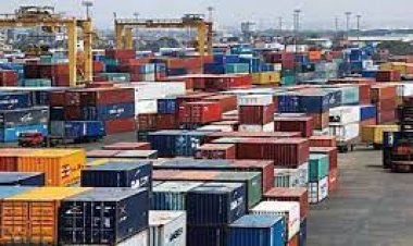 রপ্তানিতে কমছে আয়