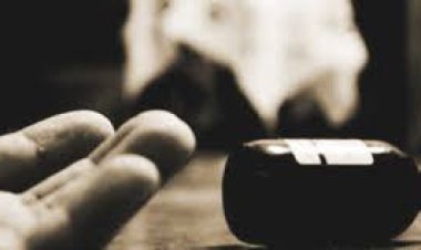 স্বামীর বিষপান, পাশেই দাঁড়িয়ে ছিলেন পরকীয়ায় আসক্ত স্ত্রী