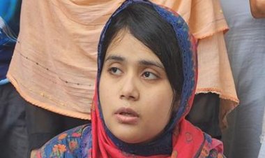 রাজনীতিতে আসার ইঙ্গিত দিলেন আজিমের কন্যা